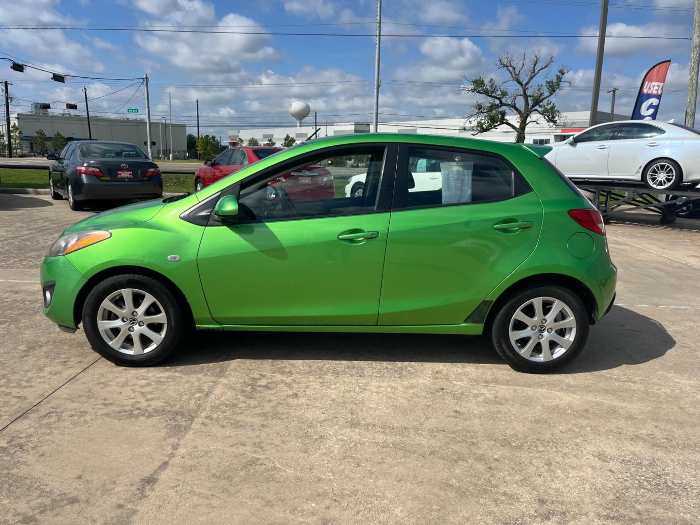 2013 green /black Mazda MAZDA2 Touring (JM1DE1LY1D0) with an 1.5L L4 DOHC 16V engine, Automatic transmission, located at 14700 Tomball Parkway 249, Houston, TX, 77086, (281) 444-2200, 29.928619, -95.504074 - Photo#3